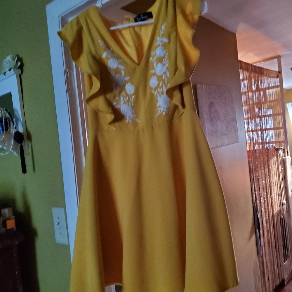 Lulus ruffle short sleeve dress